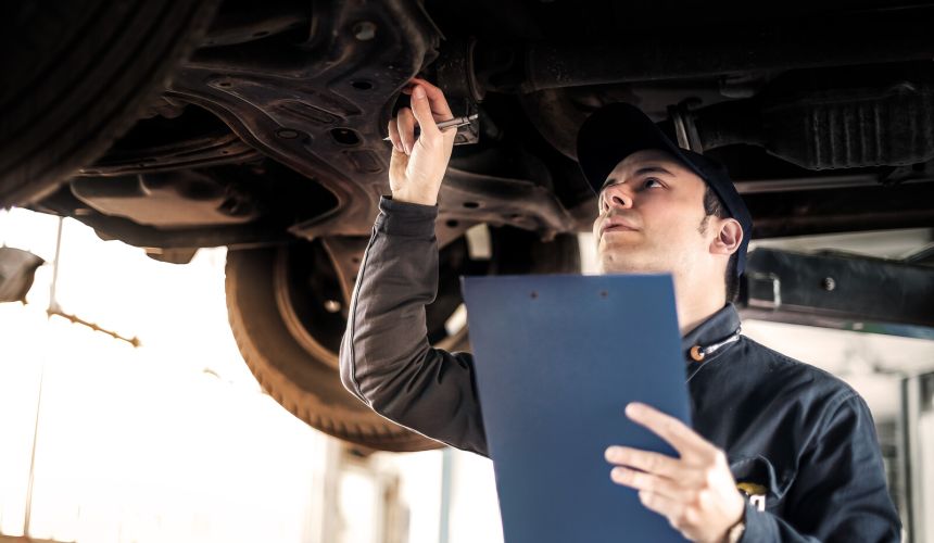 Hauptuntersuchung PKW unter Boden