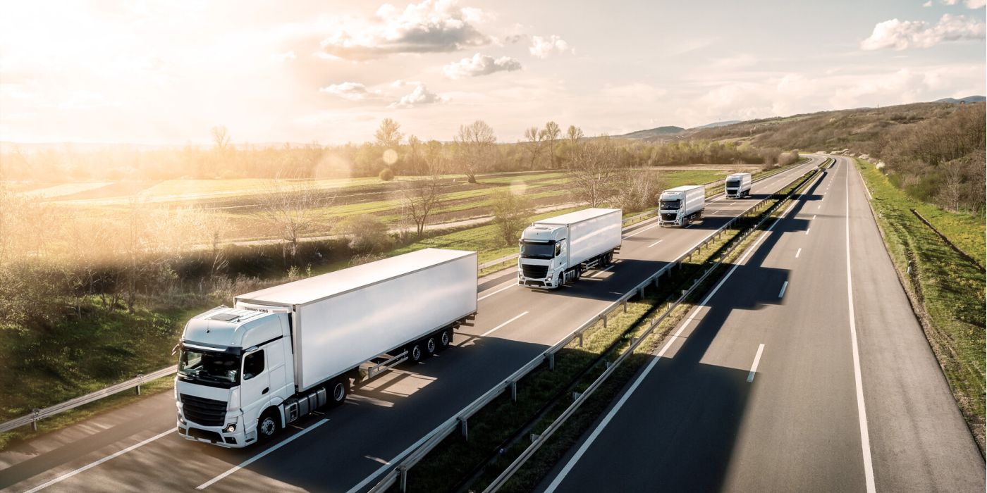 LKW Flotte auf der Autobahn